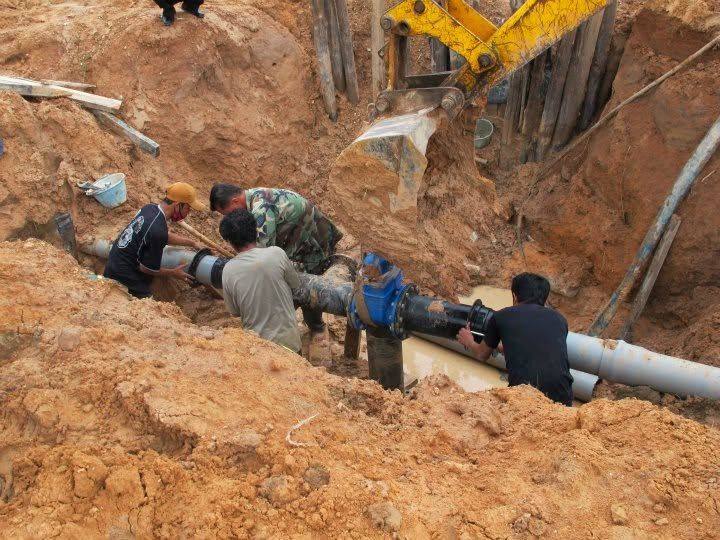 Water pipe crossing connected on 18 Aug 2011 — 4